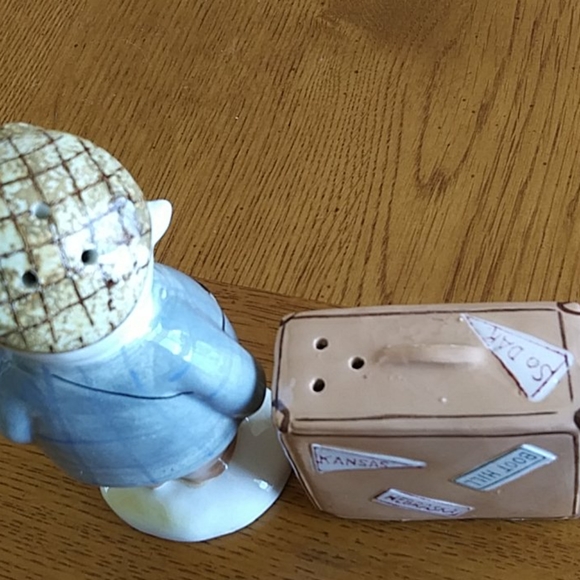 Traveling Tourist with Suitcase S&P Exco - Picture 3 of 6